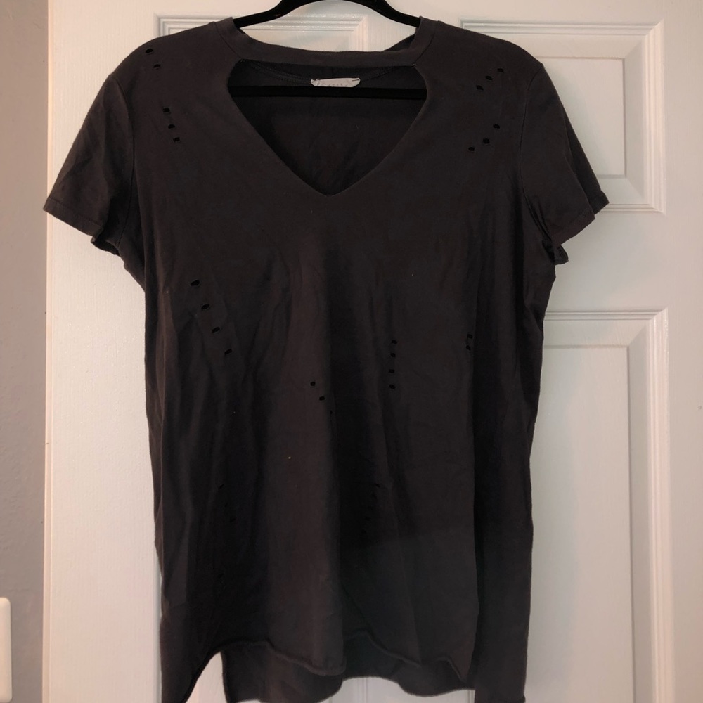 Cut V tee